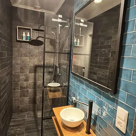 Apartament Boven De S L A G E R I J *