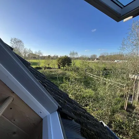 Apartment Boven De S L A G E R I J