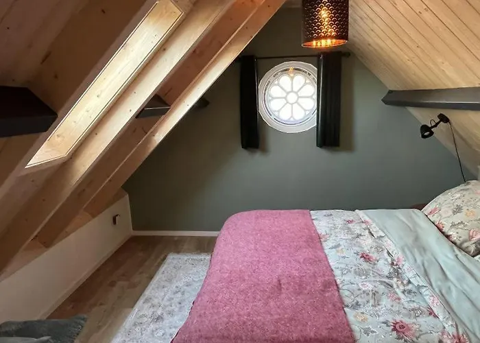 Apartment Boven De S L A G E R I J *